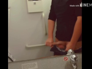 Dude wank at the airport