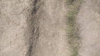 🌳🌊Senderista Guapo se da Un Paseo Con Su Gran Polla Fuera en Una Bonita Zona De Playas Virgenes